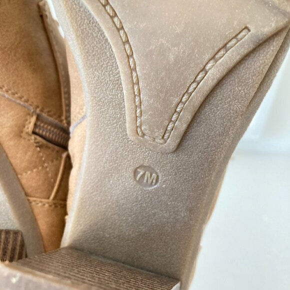 G By Guess Faux Leather Quilted Heeled Ankle Boots Tan Sz 7 - Picture 10 of 10